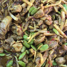 ไก่ผัดเผ็ดหน่อเหรียง(สตรูแข้มข้น)