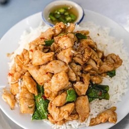 ข้าวกะเพราไก่ พิเศษ