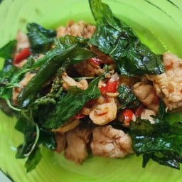 ผัดกะเพราไก่