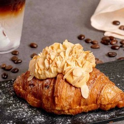 ALMOND CROISSANT
