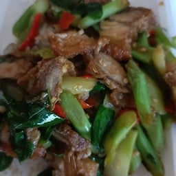 คะน้าหมูกรอบ เป็นกับข้าว