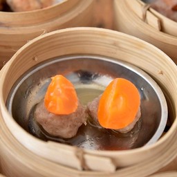 ไข่แดงแต้มหน้าหมู