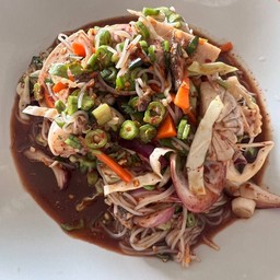 ยำขนมจีนปลาทู+ไก่ยอ