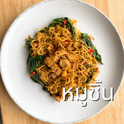 มาม่าผัดกะเพราหมูชิ้น