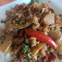 กะเพราหน่อไม้ดอง