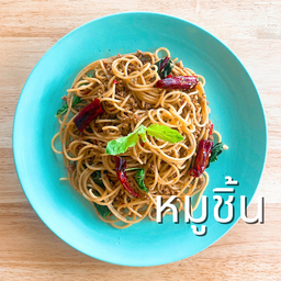สปาเก็ตตี้ผัดกะเพราพริกแห้งหมูชิ้น