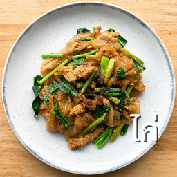 ผัดซีอิ๊วไก่