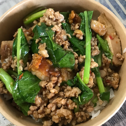 คะน้าหมูกรอบ + หมูสับ