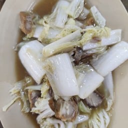 ผัดผักกาดขาวหมูกรอบ