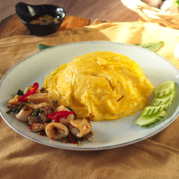 ไข่ข้น กะเพราปลาหมึก