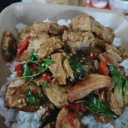 ข้าวกะเพราหมูกรอบ