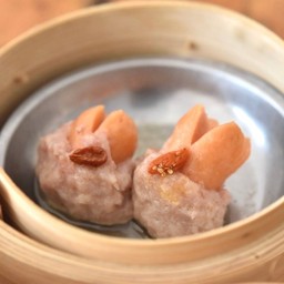 ไส้กรอกแต้มหน้าหมู