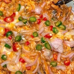 ปลากระป๋องผัดไข่ (กับ)