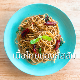 สปาเก็ตตี้ผัดกะเพราพริกแห้งเนื้อไทยแองกัสสับ