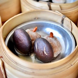 เห็ดหอมแต้มหน้าหมู