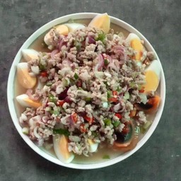 ยำไข่ต้มหมูสับ