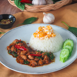 โคตรกะเพราไก่+ไข่ขยี้