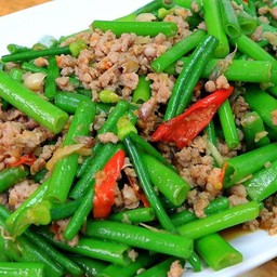 ผัดดอกหอม ราดข้าว