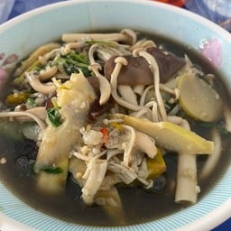 ปูเป้ ย.ยำ