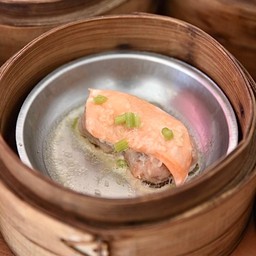 ปลาแซลม่อนแต้มหน้าหมู