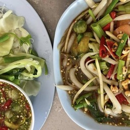 ผลไม้สด พร้อมทาน ซอยน้ำแซบ