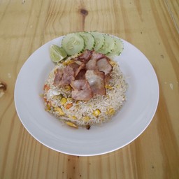 ข้าวผัดเบคอน