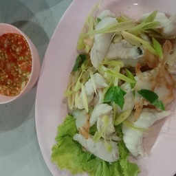 เนื้อปลากระพงลวกจิ้ม