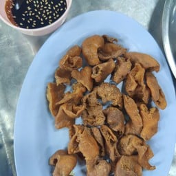 ไส้พะโล้ทอดกระเทียม