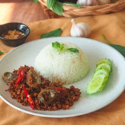 โคตรกะเพราหมูสับ+ไข่เยี่ยวม้า