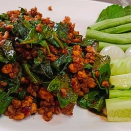 ผัดเผ็ดเนื้อใบยี่หร่าสด