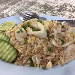 ข้าวผัดปลาหมึก