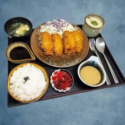 หอยนางรมญี่ปุ่นชุบเกล็ดขนมปังทอด เซ็ต (Oyster Katau Set)