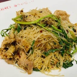 ผัดหมี่กระเฉดไฟแดง