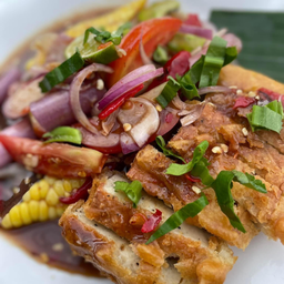 ยำหมูยอทอด