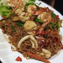 มาม่าผัดขี้เมาทะเล