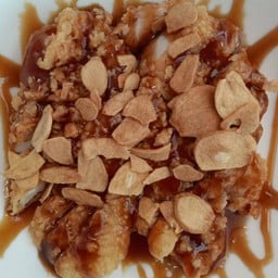 ข้าวไก่กรอบซอสกระเทียม