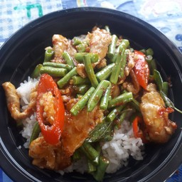 พริกแกงหมูกรอบ