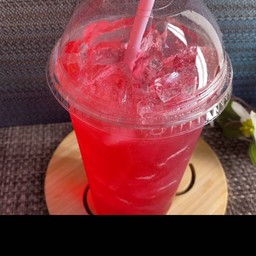 น้ำแดงโซดา