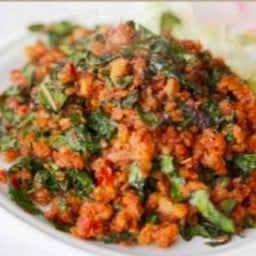 ผัดเผ็ดหมูใบหยี่หร่า