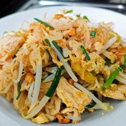 ผัดไทหมูชิ้น