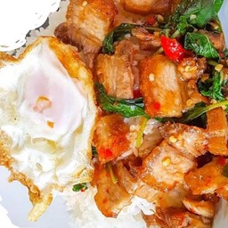 กะเพราหมูกรอบ+ข้าว+ไข่ดาว