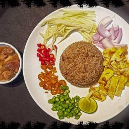 ข้าวคลุกกะปิทรงเครื่อง