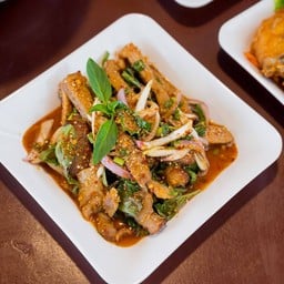 น้ำตกคอหมูย่าง