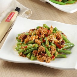 หมูคูโรบูตะสับผัดถั่วแขกซอสเอ็กซ์โอ