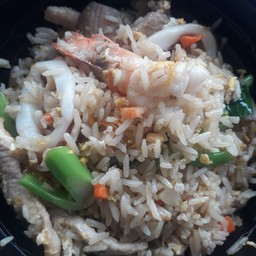 ข้าวผัดรวมมิตร