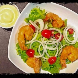 สลัดกุ้งทอดกรอบ