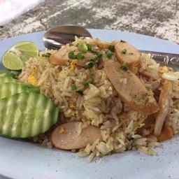 ข้าวผัดไส้กรอกไก่