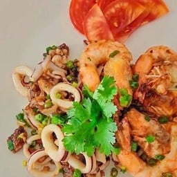 ผัดพริกเกลือ+ไข่ดาว