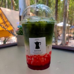 นมสดสตอเบอรี่ชาเขียว