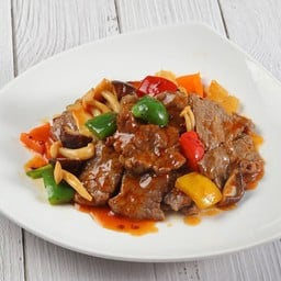 เนื้อผัดเห็ดรวมซอสพริกยูนนานเหล่ากานมา